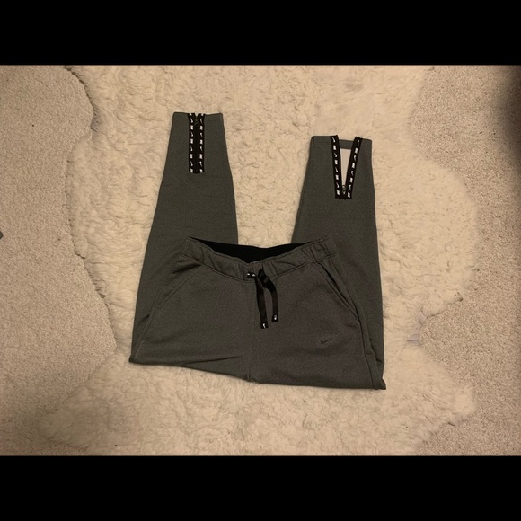 Nike-Small Warm Joggers with zip ankles - Picture 7 of 9